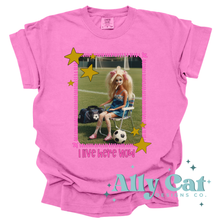 Load image into Gallery viewer, i live here now soccer mom blonde/brown hair